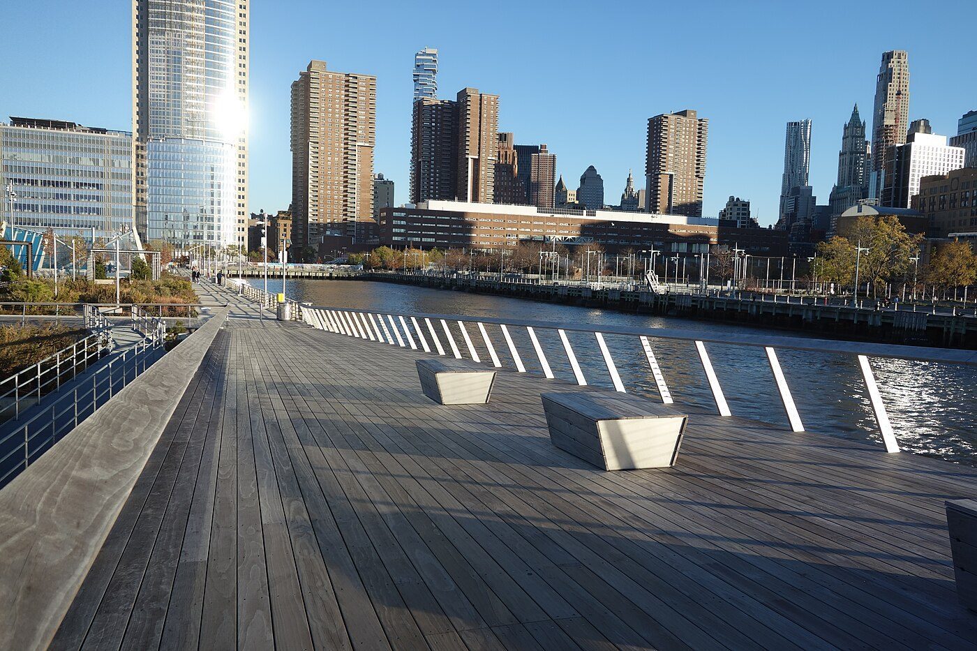 The Tide Deck at the west end of Pier 26